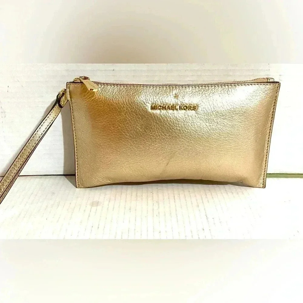 Michael kors gold metallic leather wristlet